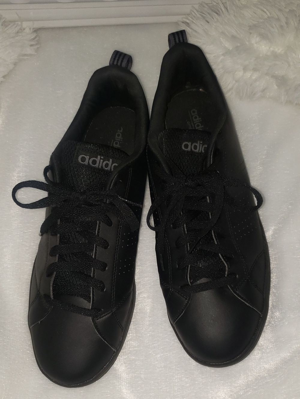 adidas Men's Black Low-Top Lace-Up Sneakers